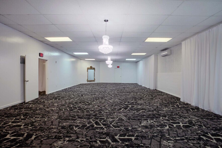 More Photos Of 227 E Mercury Blvd, Hampton General Retail For Sale