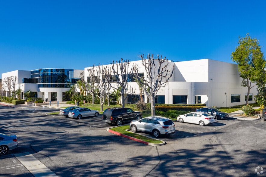 More Photos Of 9201 Oakdale Ave, Chatsworth Unknown For Lease