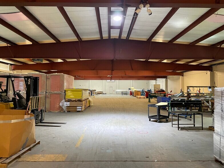 More Photos Of 385 E Washington St, Starke Industrial For Lease
