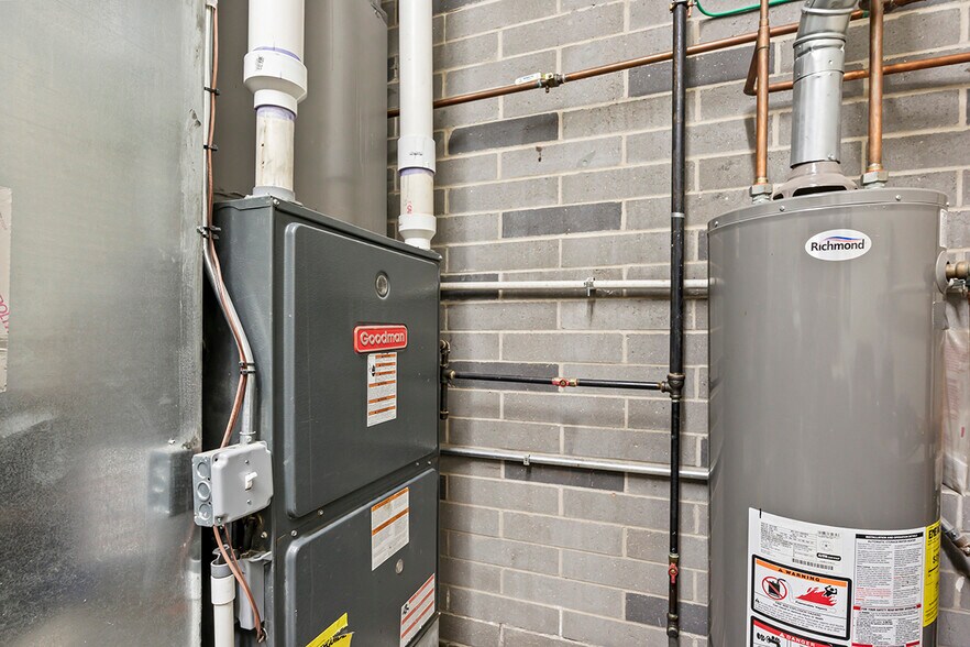 More Photos Of 2940 Weber Dr, Aurora Auto Repair For Sale