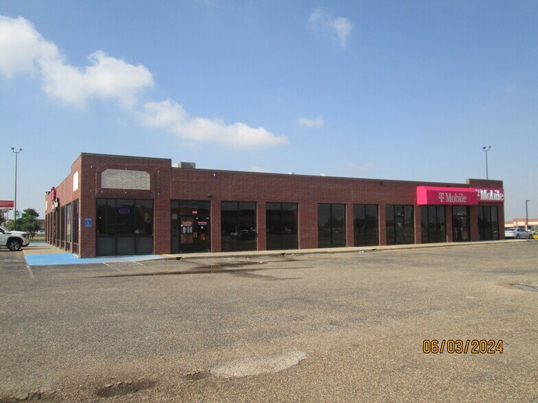 More Photos Of 1101-1127 N Interstate 27, Plainview Storefront Retail Office For Lease