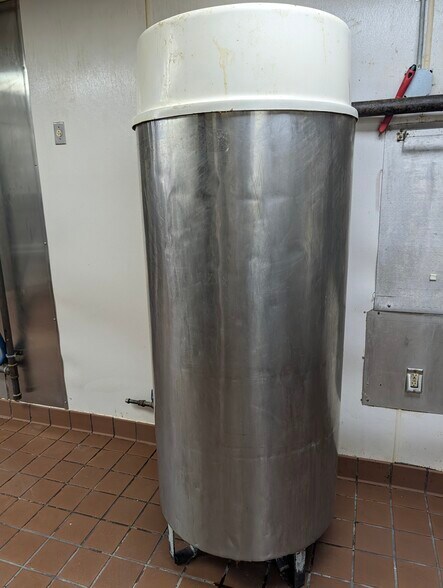 More Photos Of 200 Floyd Thompson Blvd, Hampton Fast Food For Lease