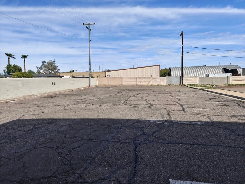 More Photos Of 3216 E Cactus Rd, Phoenix Freestanding For Lease