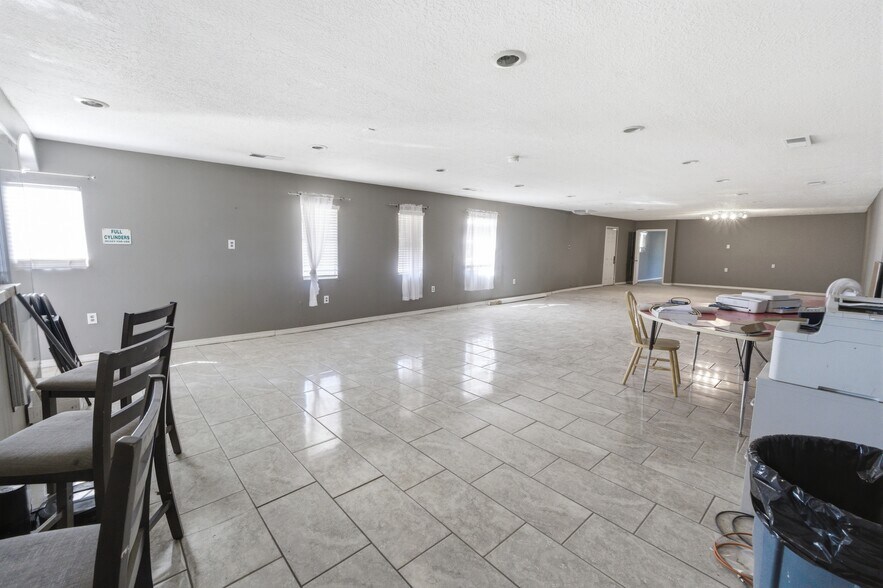 More Photos Of 606 Romero St, Belen Flex For Sale