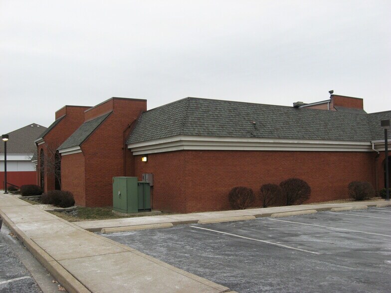 More Photos Of 311 S Main St, O'Fallon Office For Sale