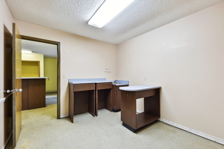 More Photos Of 10569 Lem Turner Rd, Jacksonville Medical For Sale