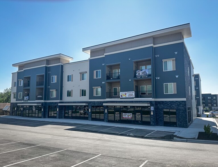 More Photos Of 7510 N Oak Trfy, Gladstone Apartments For Lease