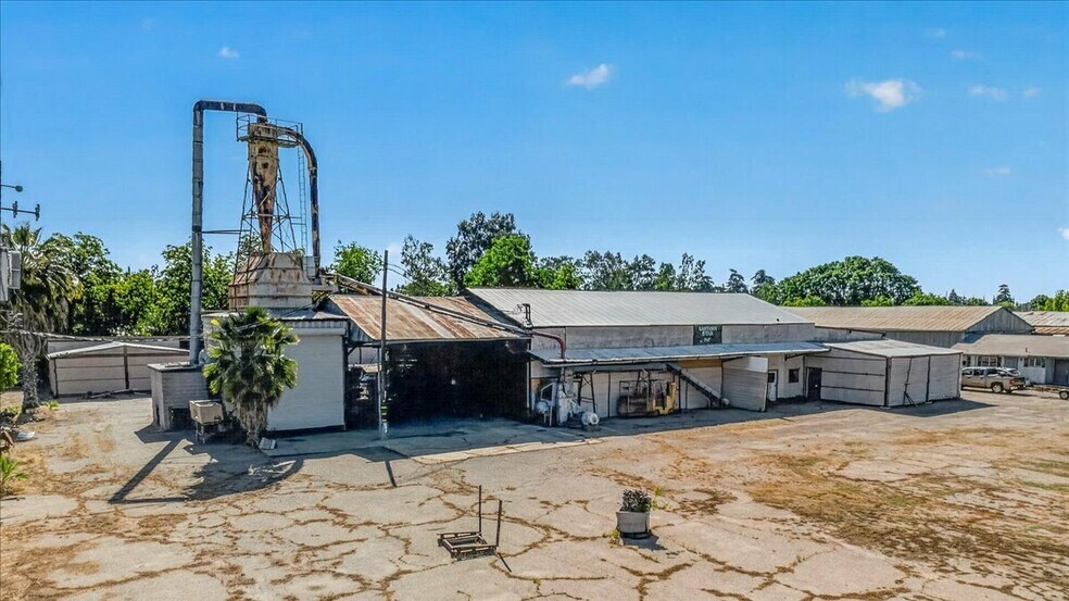 More Photos Of 708 N Pleasant Ave, Fresno Warehouse For Sale