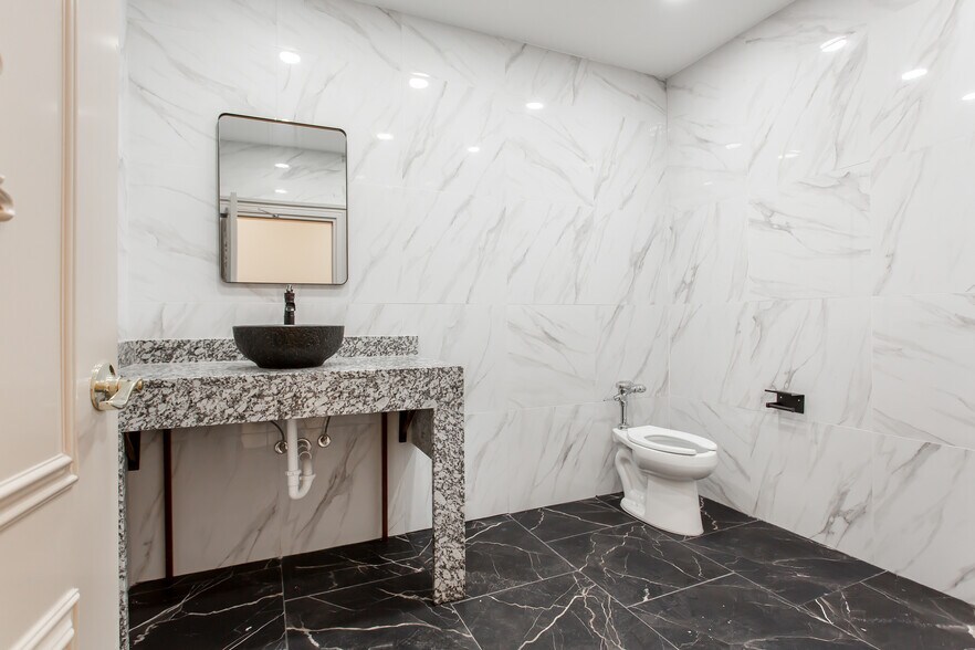 More Photos Of 10841 Composite Dr, Dallas Lodge Meeting Hall For Sale