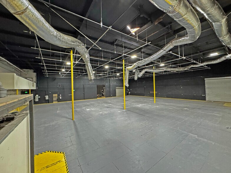 More Photos Of 25167-25169 Anza Dr, Valencia Warehouse For Sale