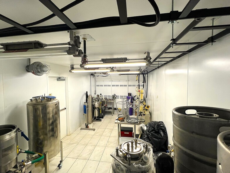 More Photos Of 6329 Pine St, Las Vegas Warehouse For Sale