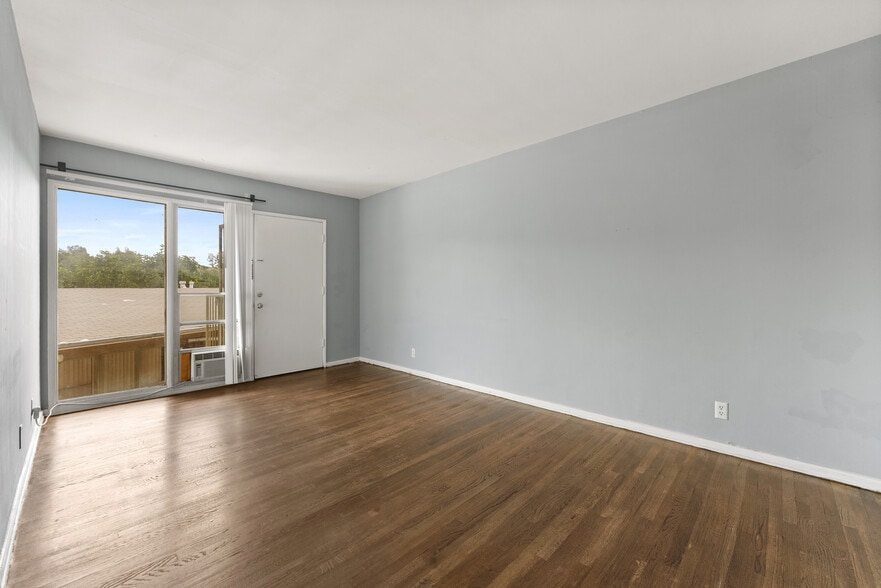 More Photos Of 2131 N Cahuenga Blvd, Los Angeles Apartments For Sale