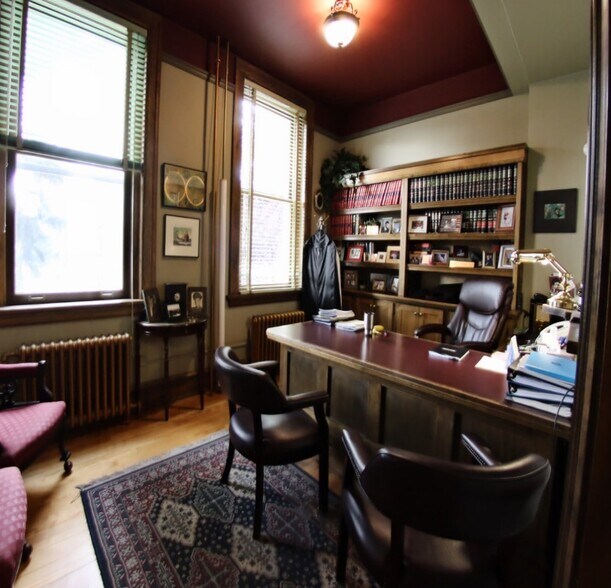 More Photos Of 4836 50th St, Red Deer Office For Lease