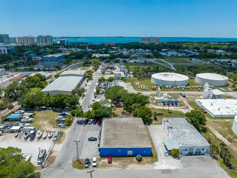 More Photos Of 1681 11th St, Sarasota Light Manufacturing For Sale
