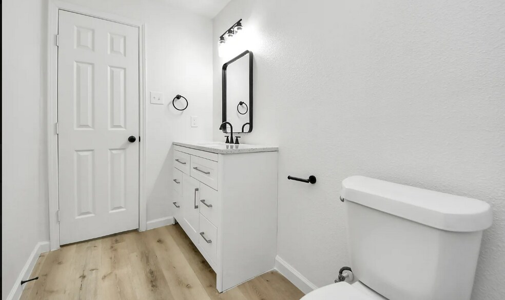 More Photos Of 7301 Sherman St, Houston Apartments For Sale