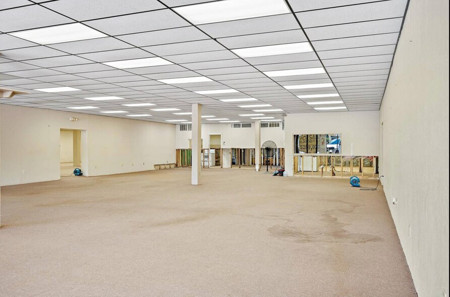 More Photos Of 1511 NW Cache Rd, Lawton General Retail For Sale