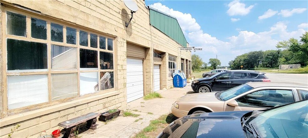 More Photos Of 86 3rd St, Moran Convenience Store For Sale