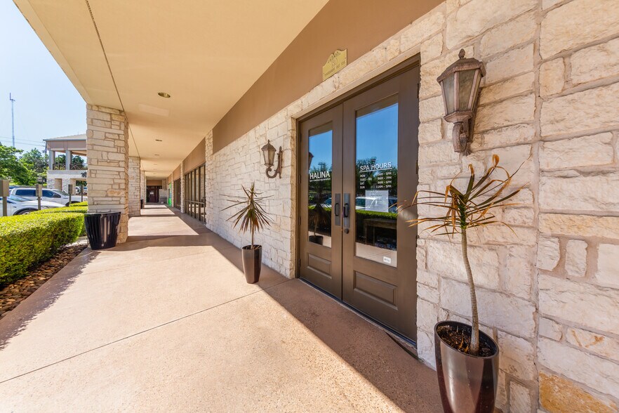More Photos Of 3600 N Capital of Texas Hwy, Austin General Retail For Lease