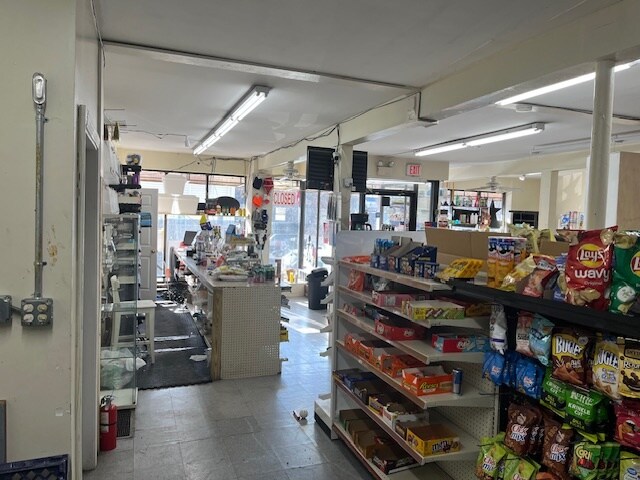 More Photos Of 30 Boston St, Salem Storefront Retail Residential For Lease