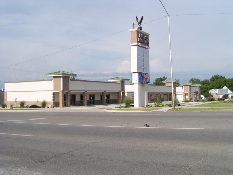 More Photos Of 1106-1108 SW B Ave, Lawton Storefront Retail Office For Lease
