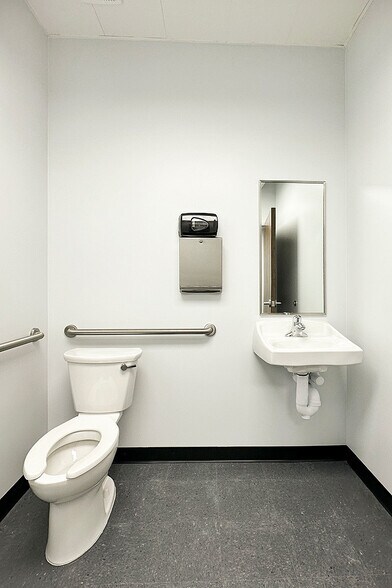 More Photos Of 166 Main St, Springfield Office For Sale