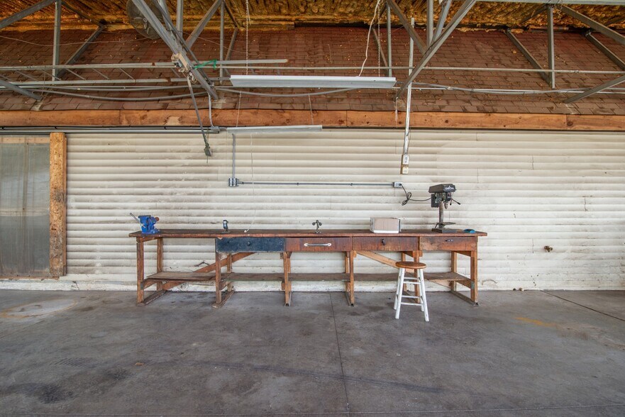 More Photos Of 641 Highland Ave, Vine Grove Freestanding For Sale