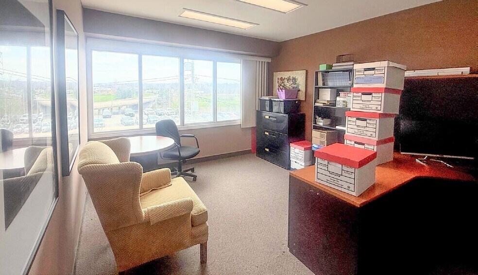 More Photos Of 5 Race St, St Catharines Office For Sale
