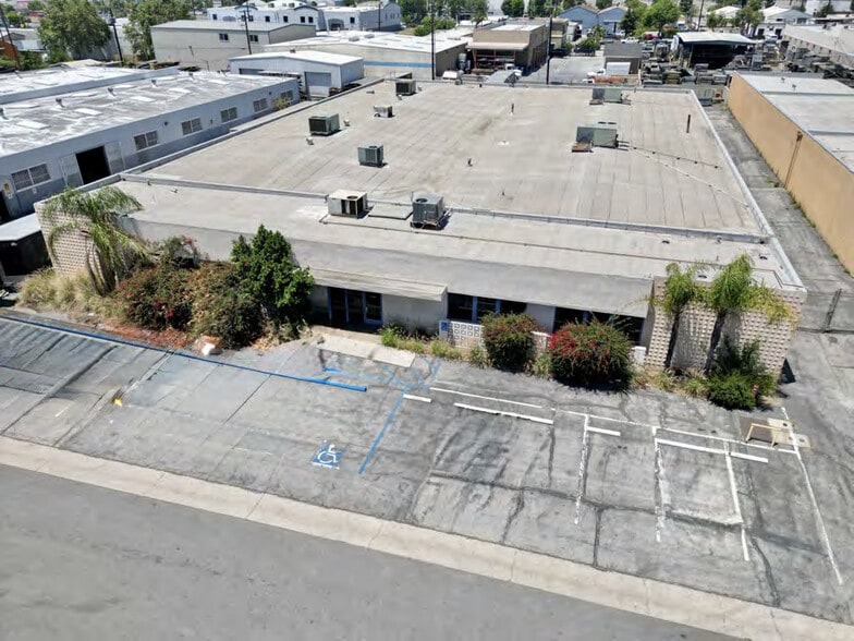 More Photos Of 749-751 N Coney Ave, Azusa Warehouse For Lease