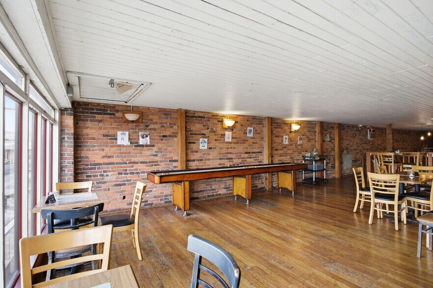More Photos Of 657 E Main St, Cottage Grove Restaurant For Sale