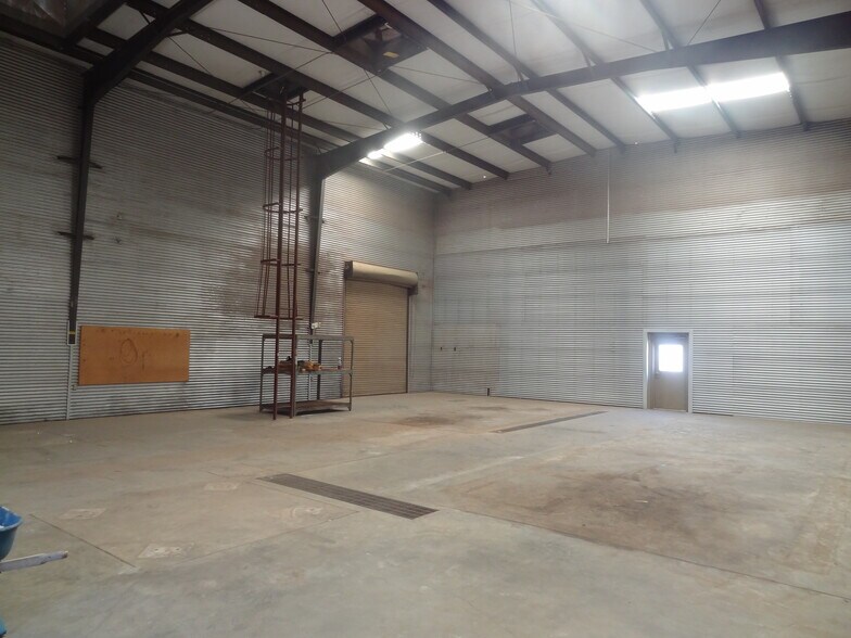 More Photos Of 423 54th Pl, Phoenix Contractor Storage Yard For Lease