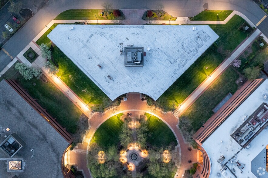 More Photos Of 2045 Lincoln Hwy, Edison Office For Lease