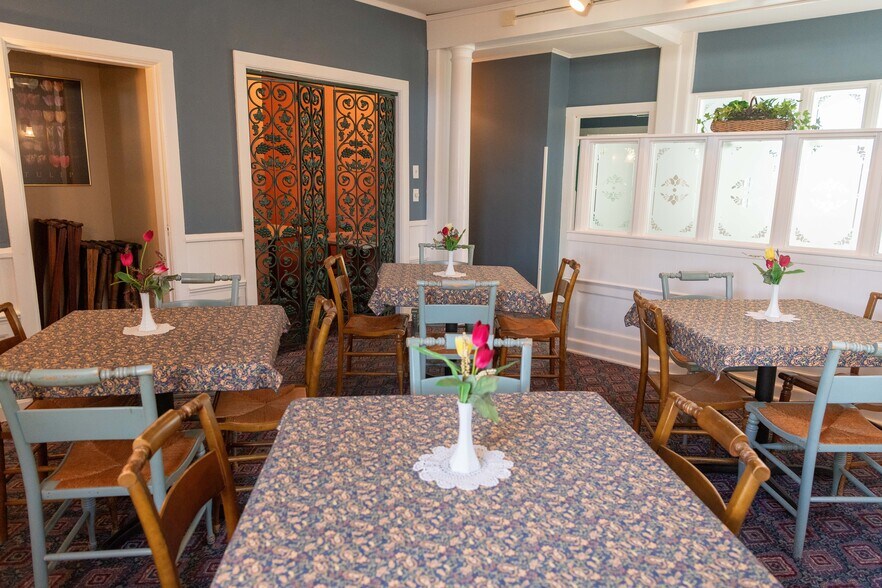 More Photos Of 1111 Washington St, Pella Hospitality For Sale
