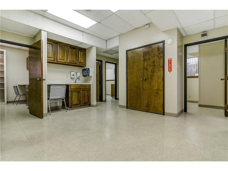 More Photos Of 2231 Peggy Ln, Garland Medical For Sale