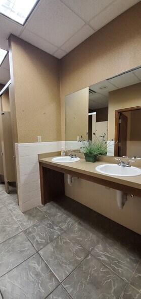 More Photos Of 626 W Main St, Fairfield Lodge Meeting Hall For Sale