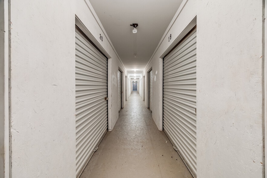 More Photos Of 438 Walnut St, Lawrenceburg Self Storage For Sale