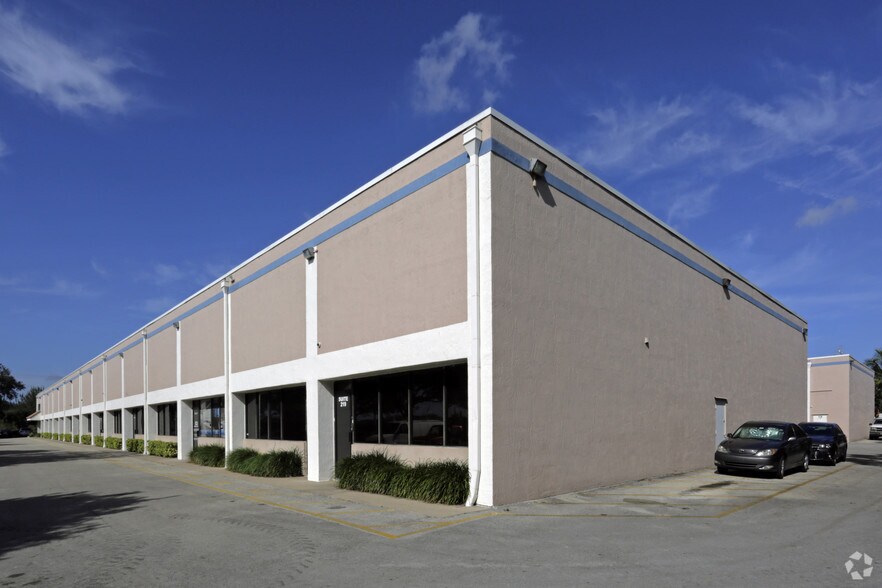 Primary Photo Of 4500 N Hiatus Rd, Sunrise Warehouse For Lease