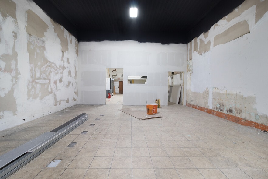 More Photos Of 111-113 N Flores St, San Antonio Storefront Retail Residential For Sale