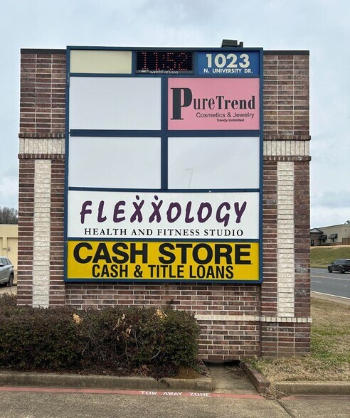More Photos Of 1023 N University Dr, Nacogdoches Storefront For Lease