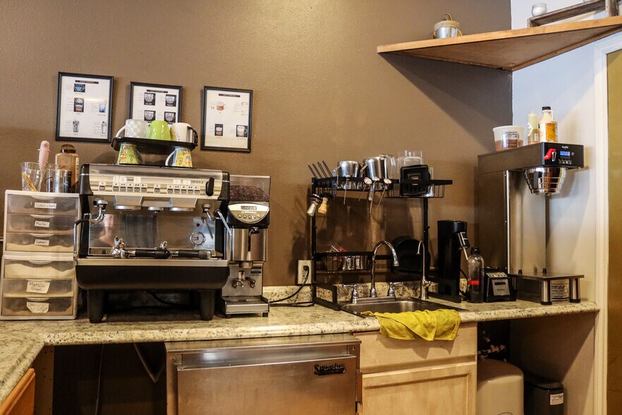 More Photos Of 426 Central Ave, Fairfield Storefront For Sale