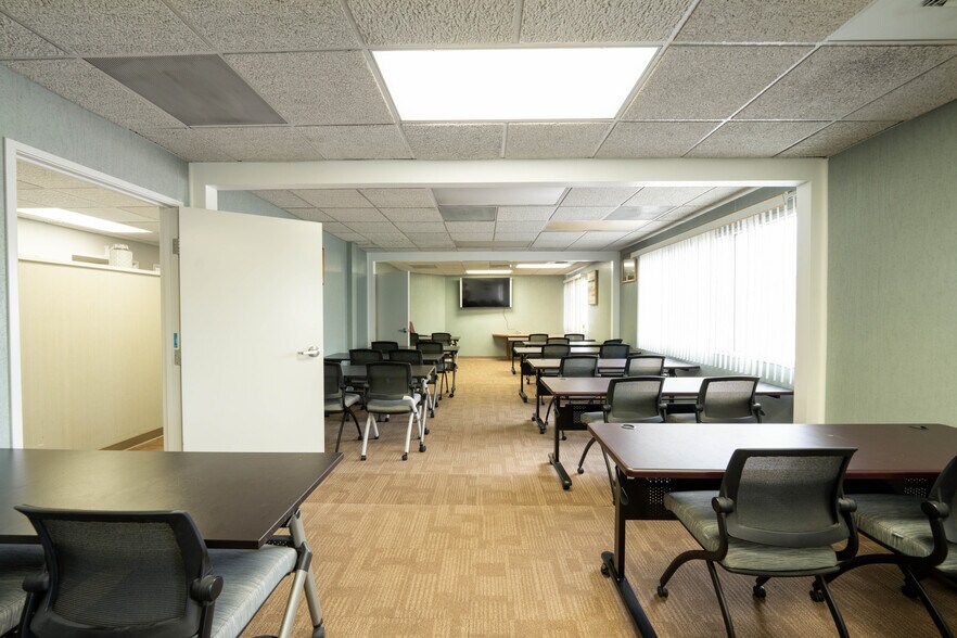 More Photos Of 5995-5997 Brockton Ave, Riverside Medical For Sale