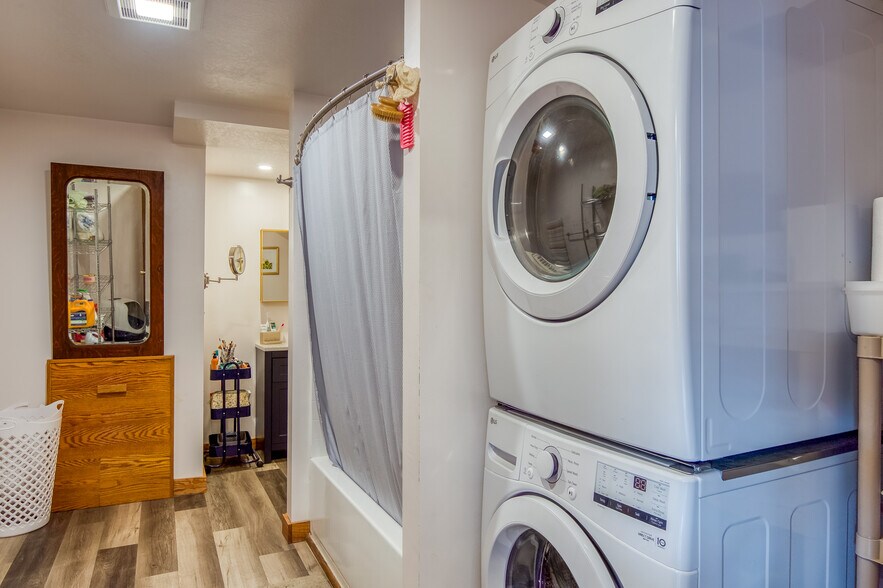 More Photos Of 206 Main St, Berlin Office For Sale