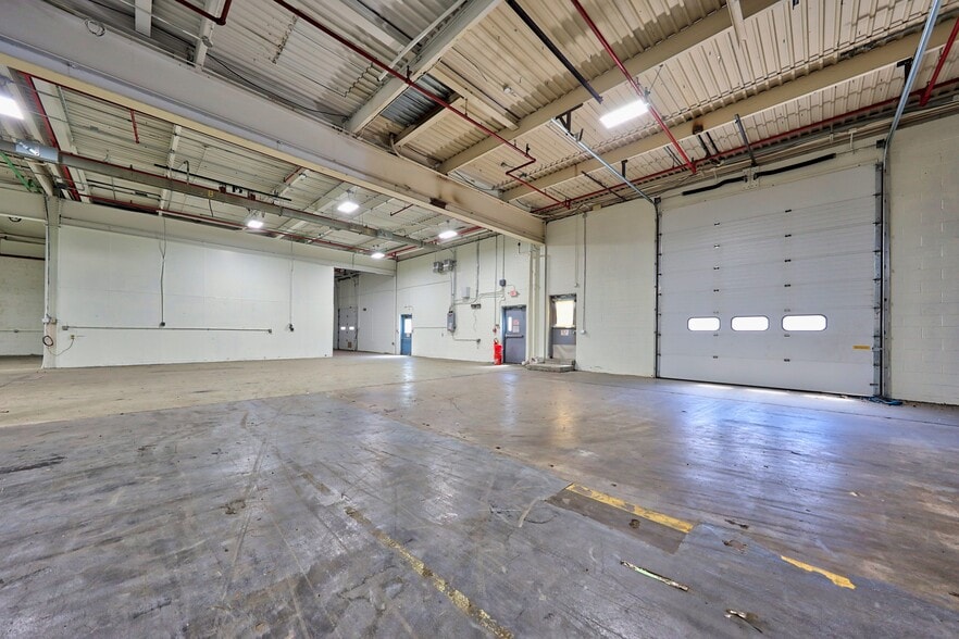 More Photos Of 562 Captain Neville Dr, Waterbury Manufacturing For Lease