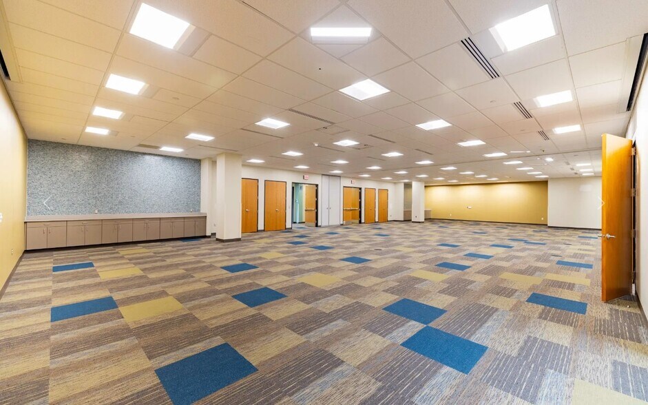 More Photos Of 20500 Civic Center Dr, Southfield Office For Sale