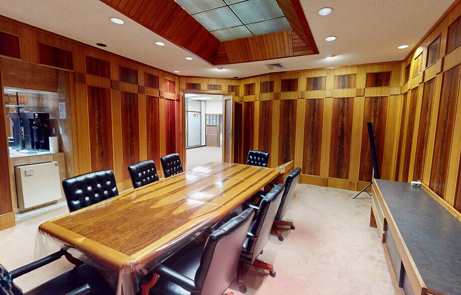 More Photos Of 547 Notre Dame Ave, Winnipeg Office For Sale