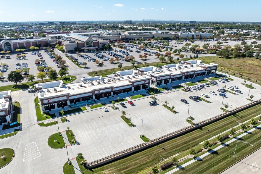 More Photos Of 6920 EP True Pky, West Des Moines General Retail For Lease