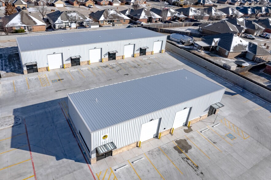 More Photos Of 236 N Chisholm Trail Way, Mustang Warehouse For Lease