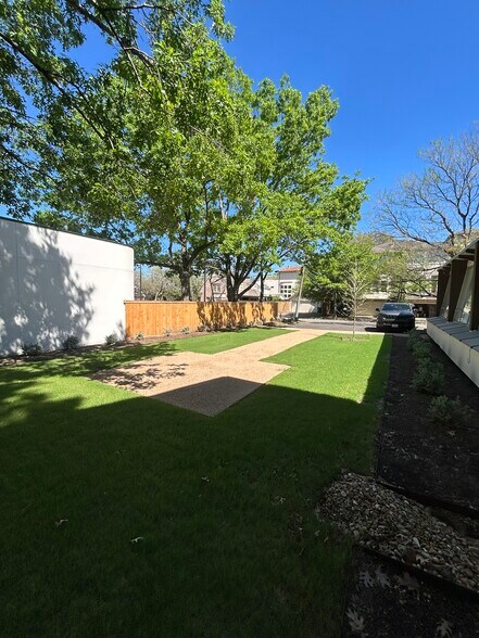 More Photos Of 4916 Kelvin Dr, Houston Coworking Space