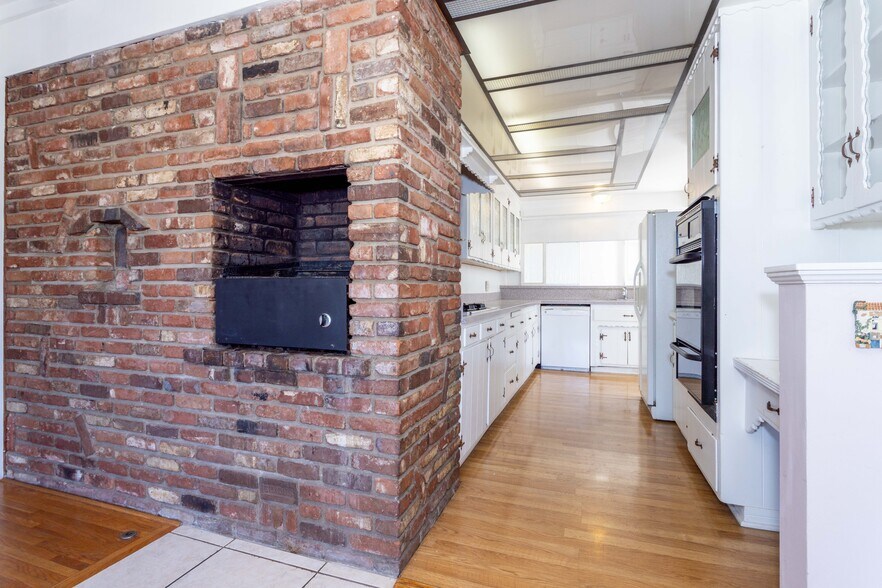 More Photos Of 9826 Columbus Ave, North Hills Multifamily For Sale