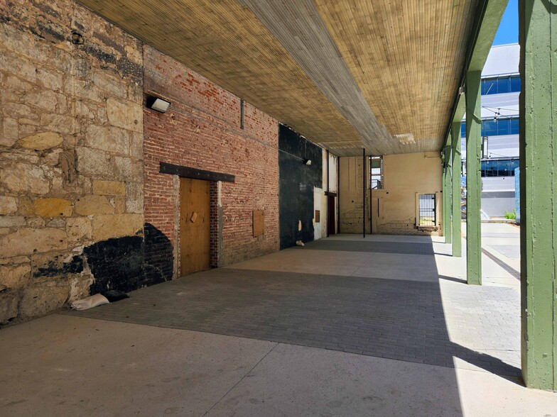 More Photos Of 333-341 W Commerce St, San Antonio Storefront For Lease