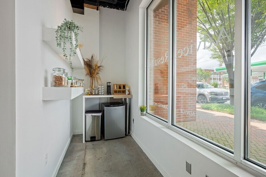 More Photos Of 1919-1921 W Cary St, Richmond Storefront Retail Residential For Lease